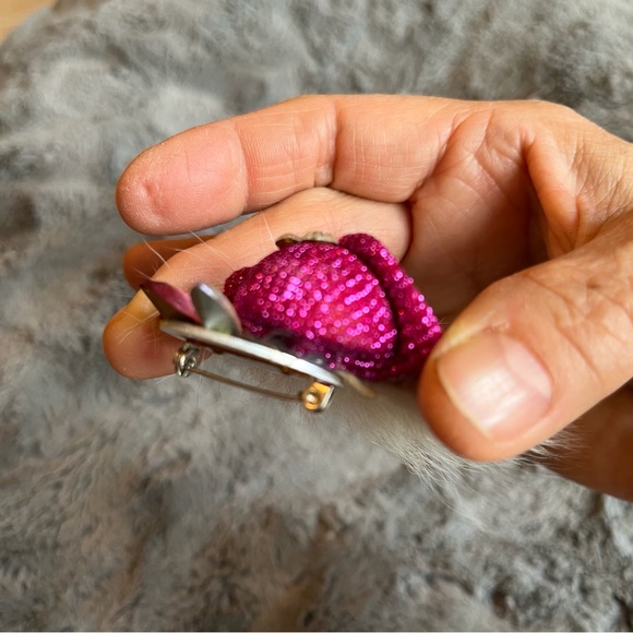 Vintage art deco porcelain and mink woman in pink hat brooch pin - Picture 9 of 13